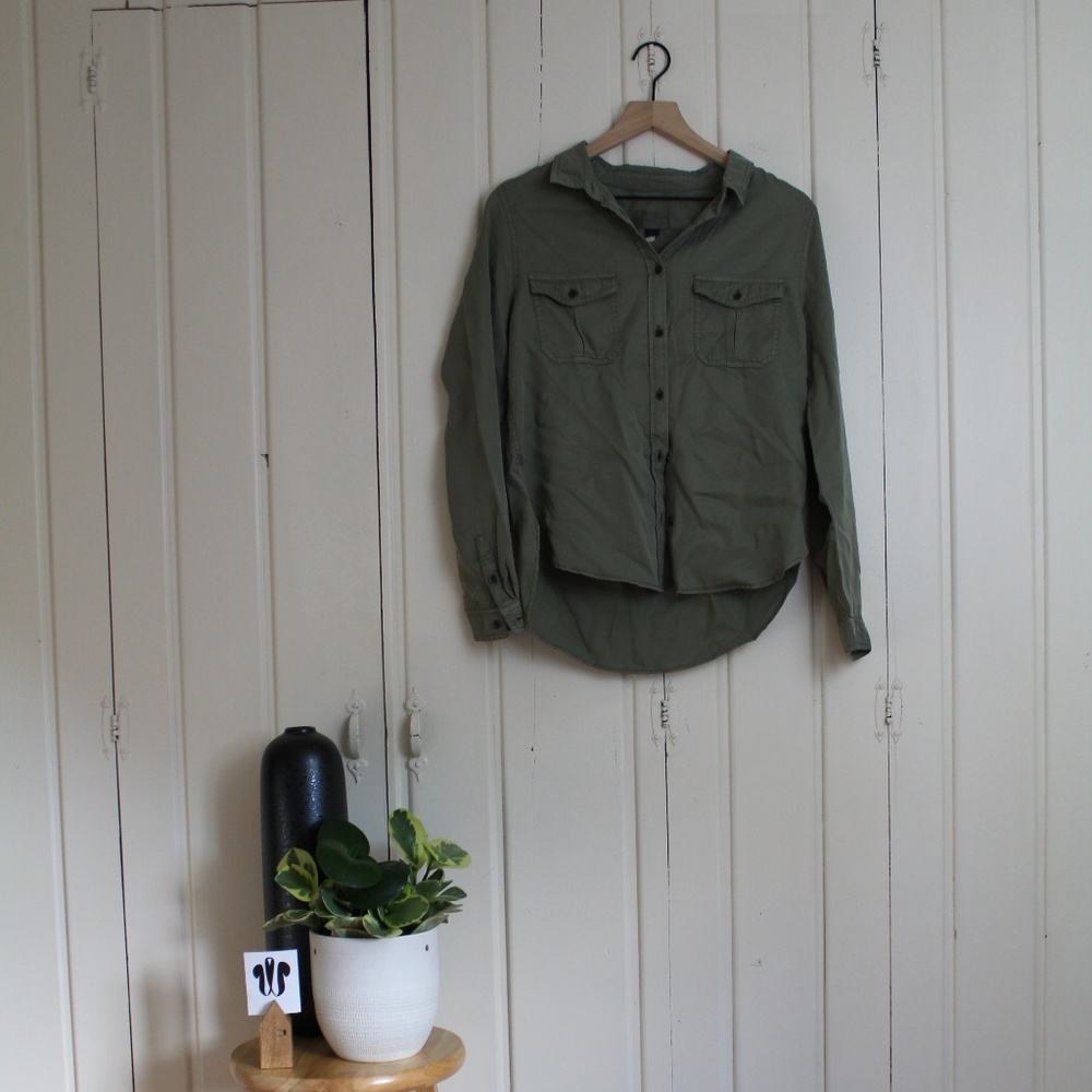 Universal Threads Olive Button-Down